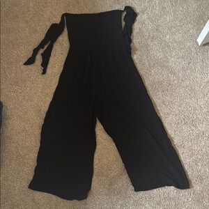 Sophisticated Black Jumpsuit with Fitted Silhouette